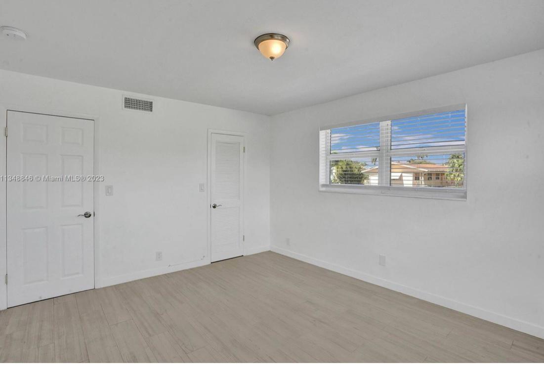 HOLLYWOOD COUNTRY CLUB DI - Residential Lease