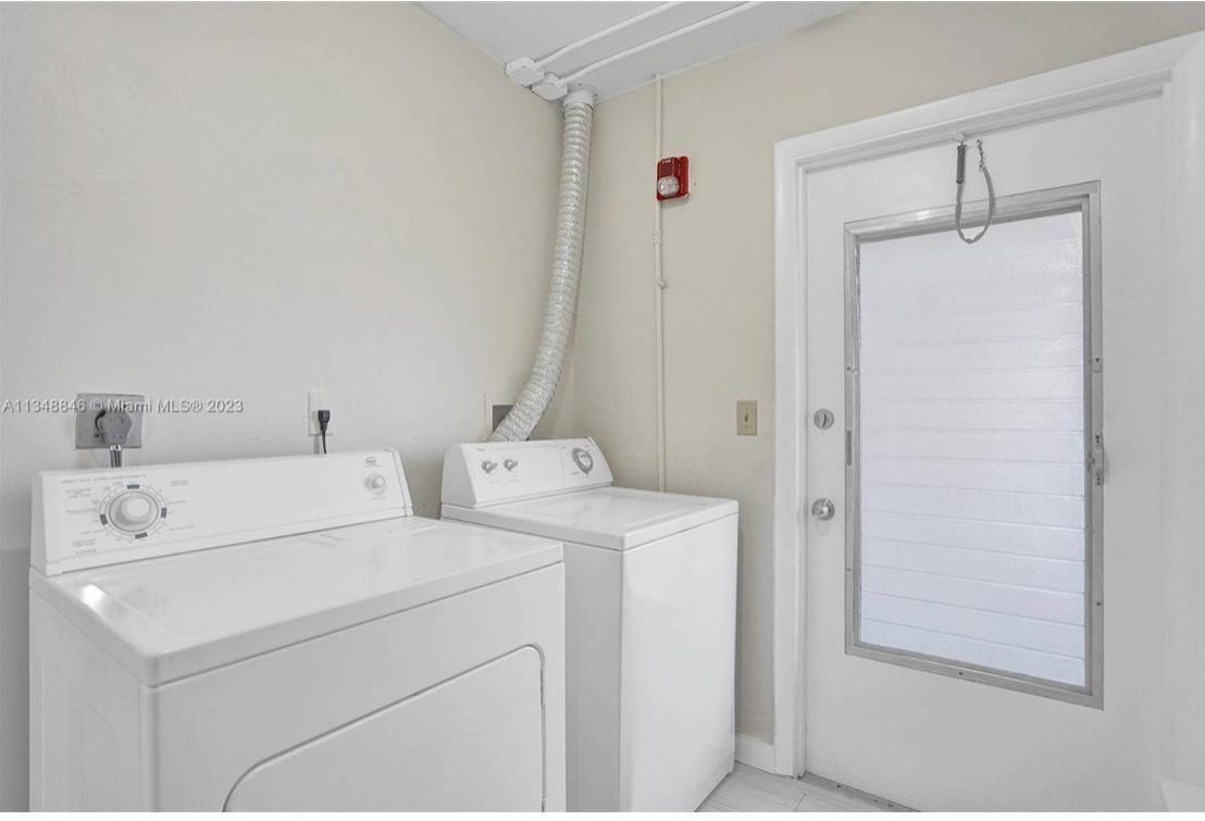 HOLLYWOOD COUNTRY CLUB DI - Residential Lease