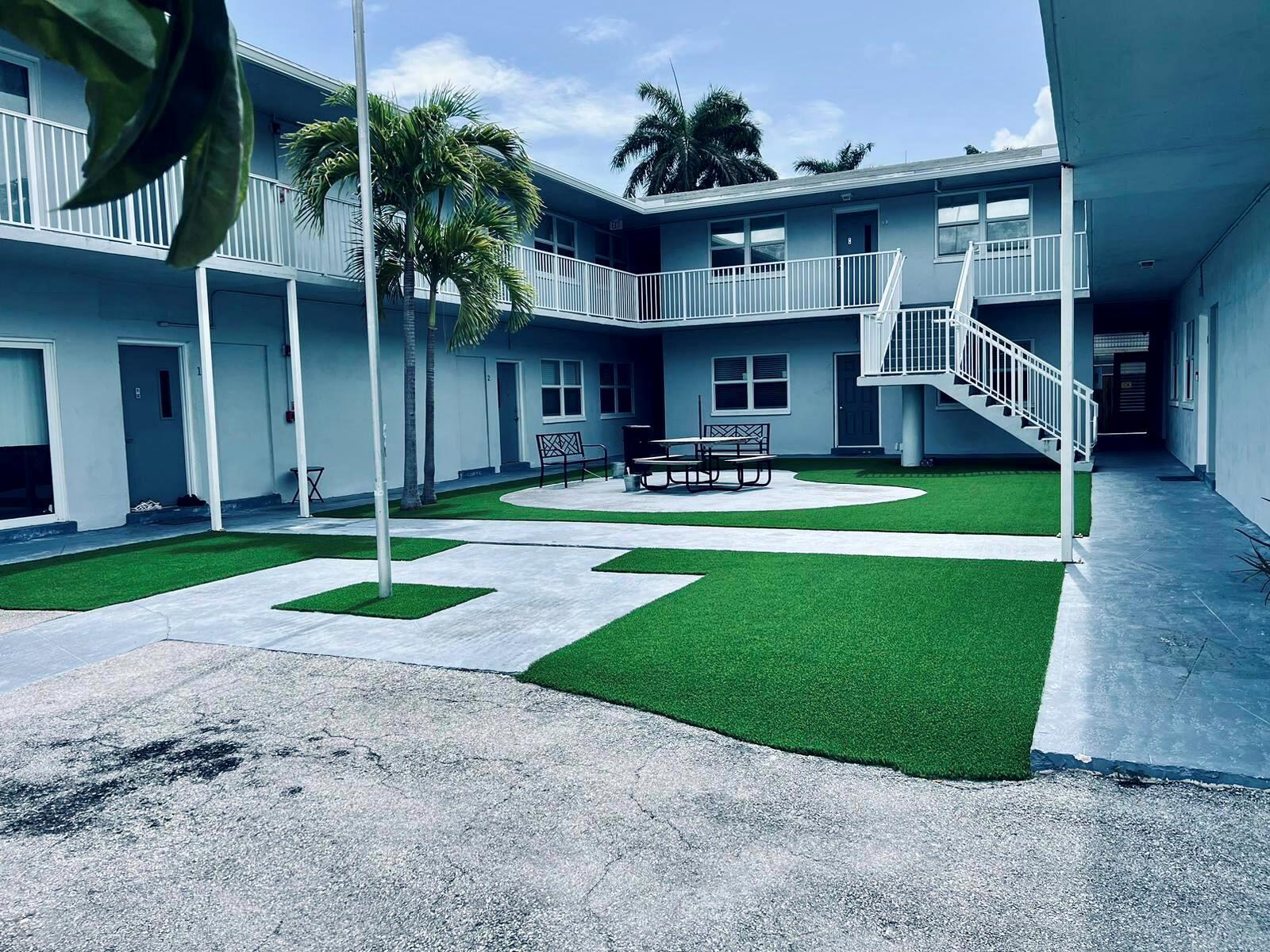 HOLLYWOOD COUNTRY CLUB DI - Residential Lease