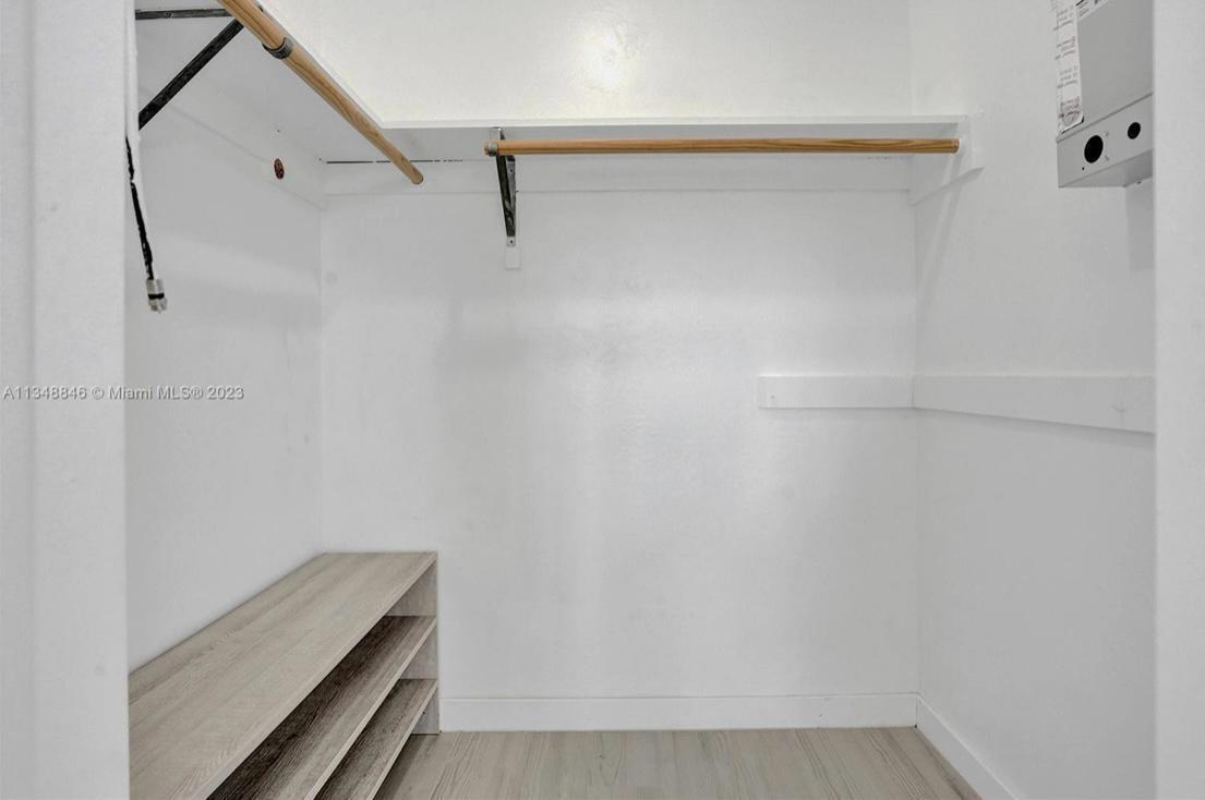 HOLLYWOOD COUNTRY CLUB DI - Residential Lease