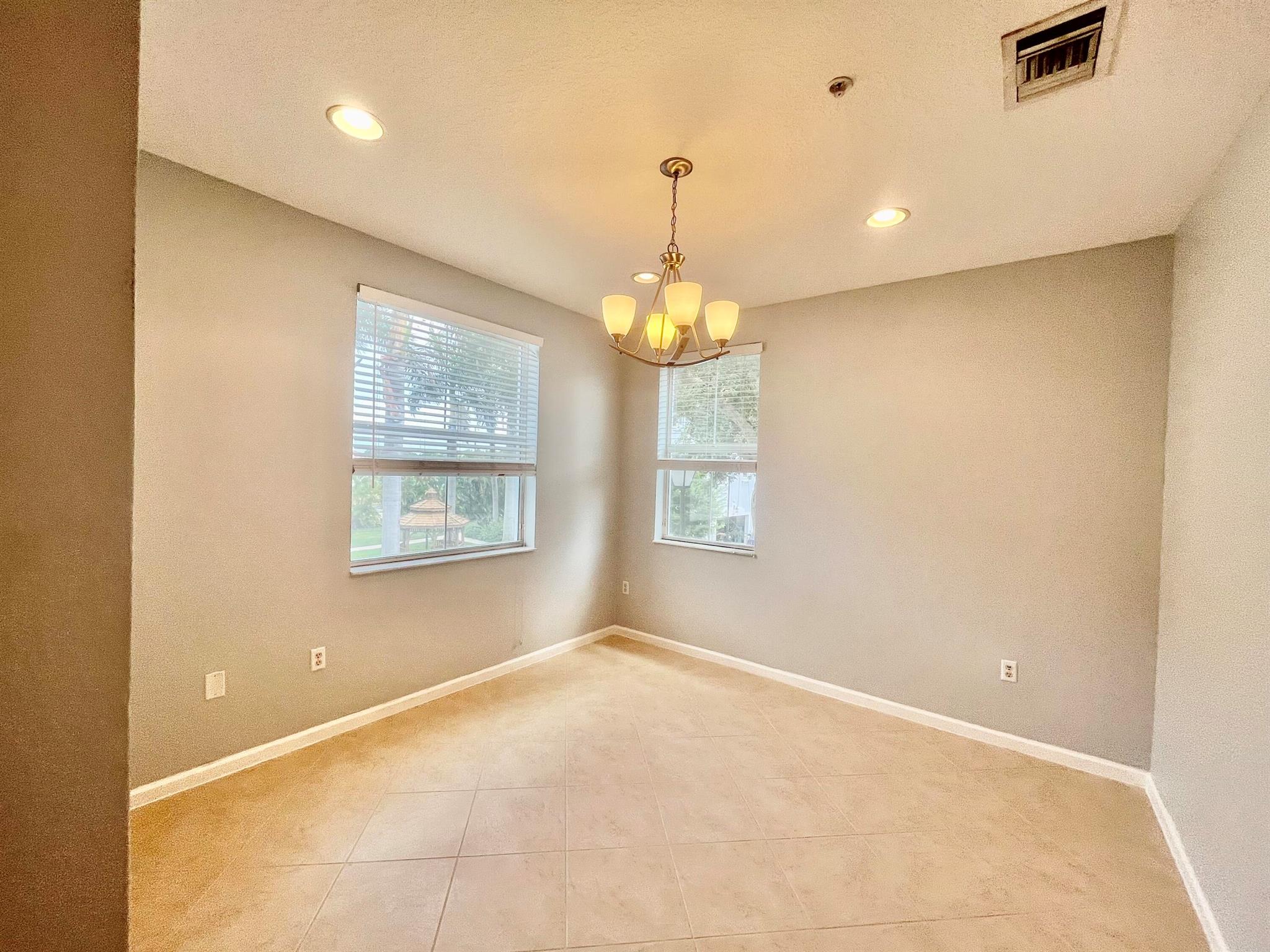 RENAISSANCE COMMONS PUD - Residential Lease