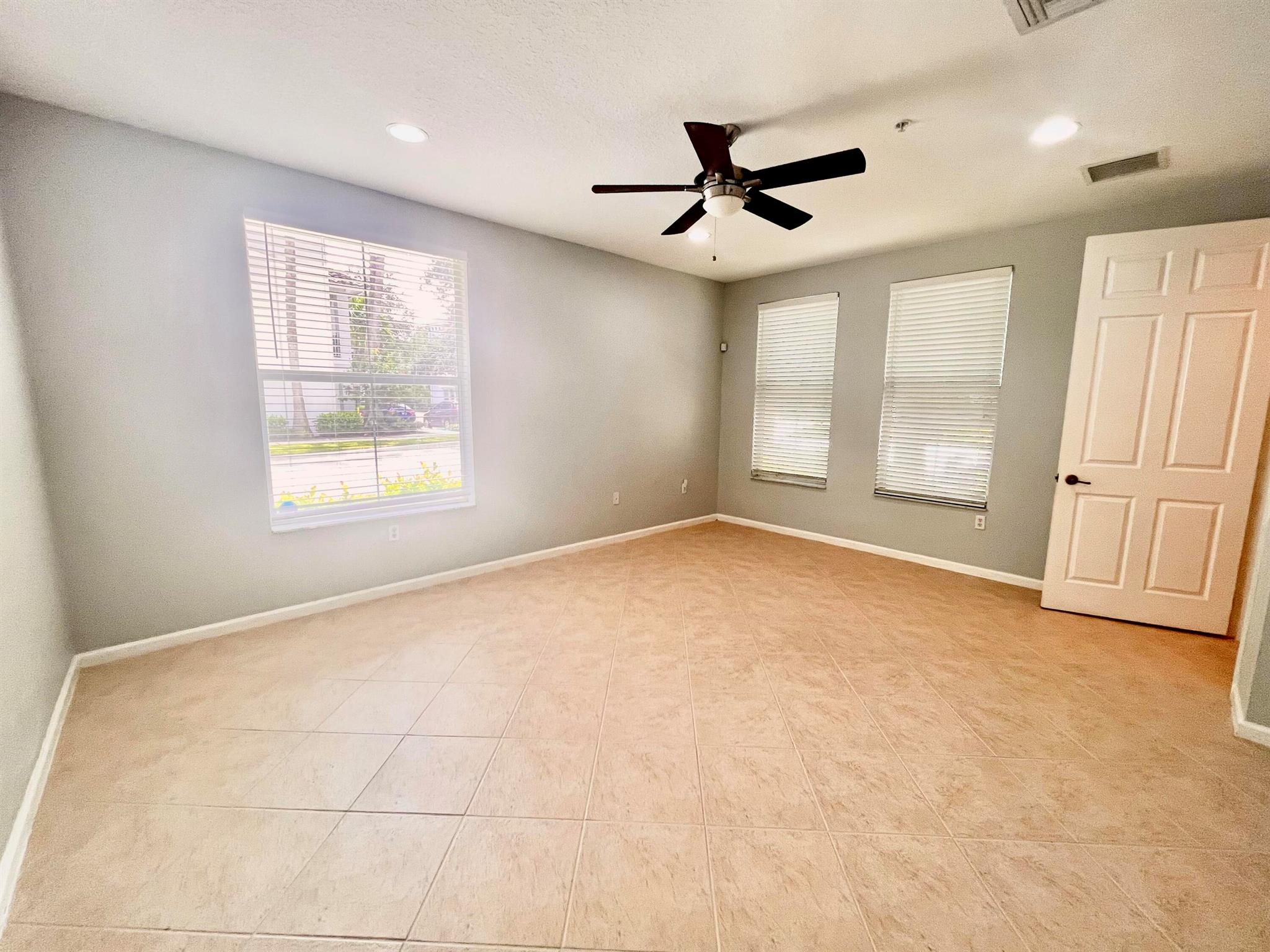 RENAISSANCE COMMONS PUD - Residential Lease