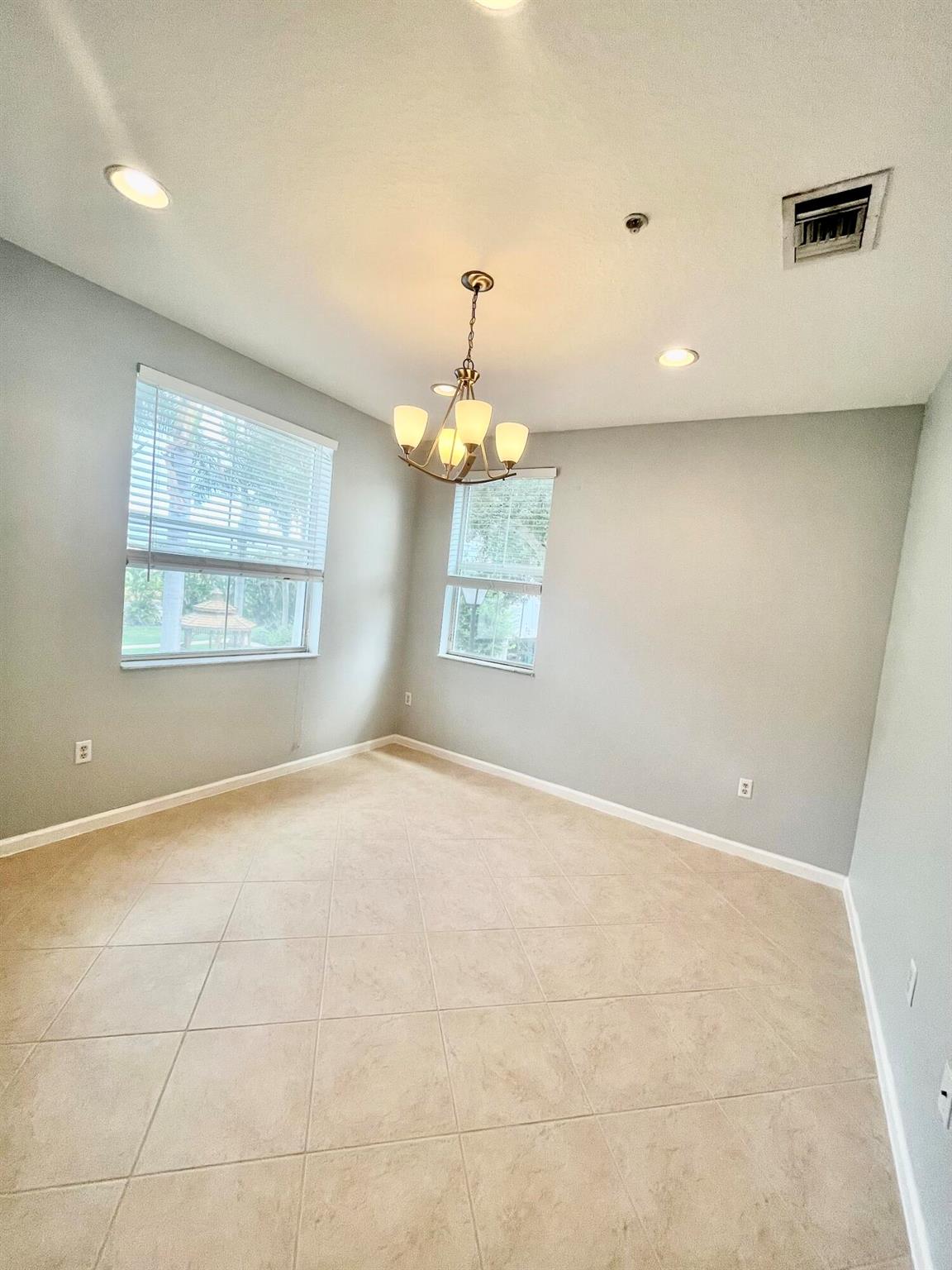 RENAISSANCE COMMONS PUD - Residential Lease