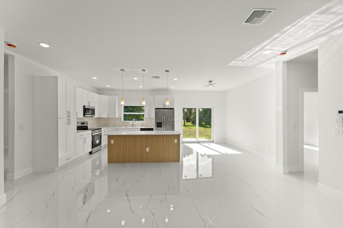 8601 Fort Pierce Boulevard