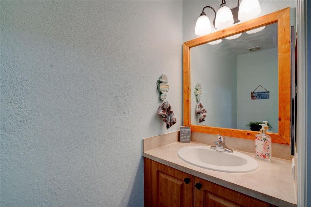 Photo of 6633 Old Farm Trail, Boynton Beach, FL 33437 (MLS # B26028598)