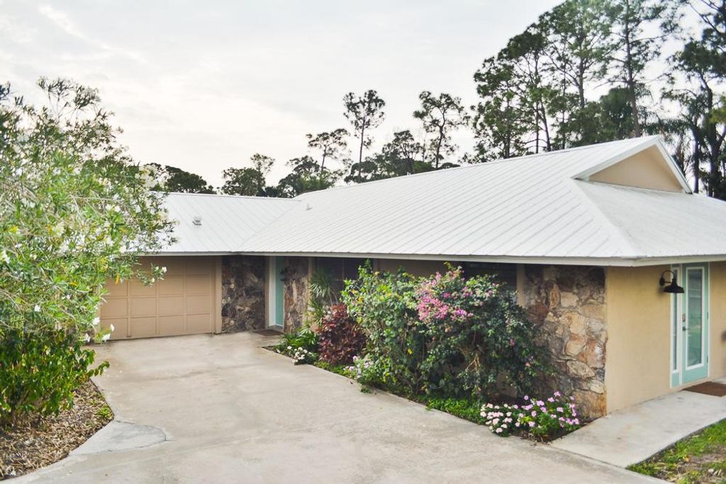 Photo of 4878 SE Isabelita Avenue, Stuart, FL 34997 (MLS # R10710304)