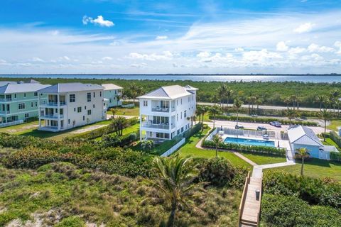 A home in Hutchinson Island