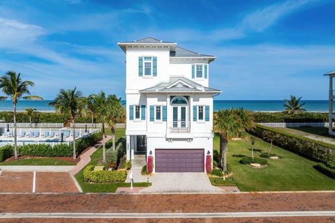 A home in Hutchinson Island