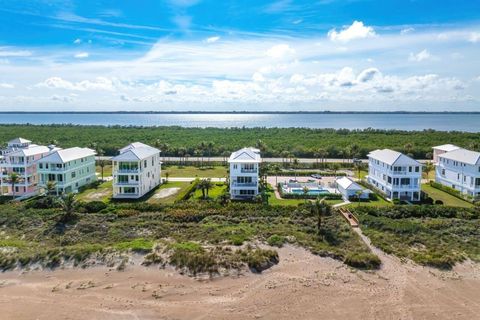 A home in Hutchinson Island