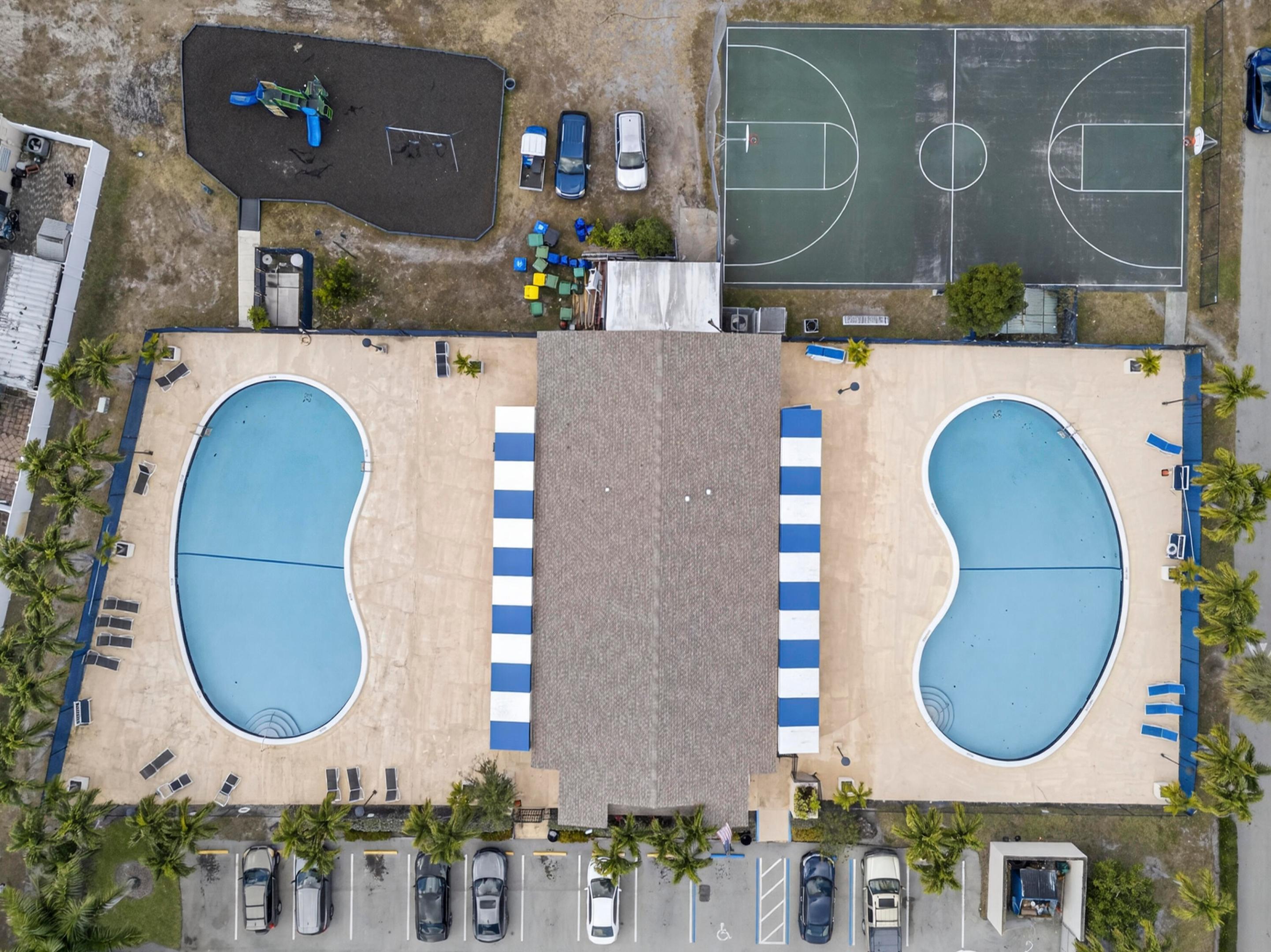 TOWNHOMES OF ORIOLE II - Residential