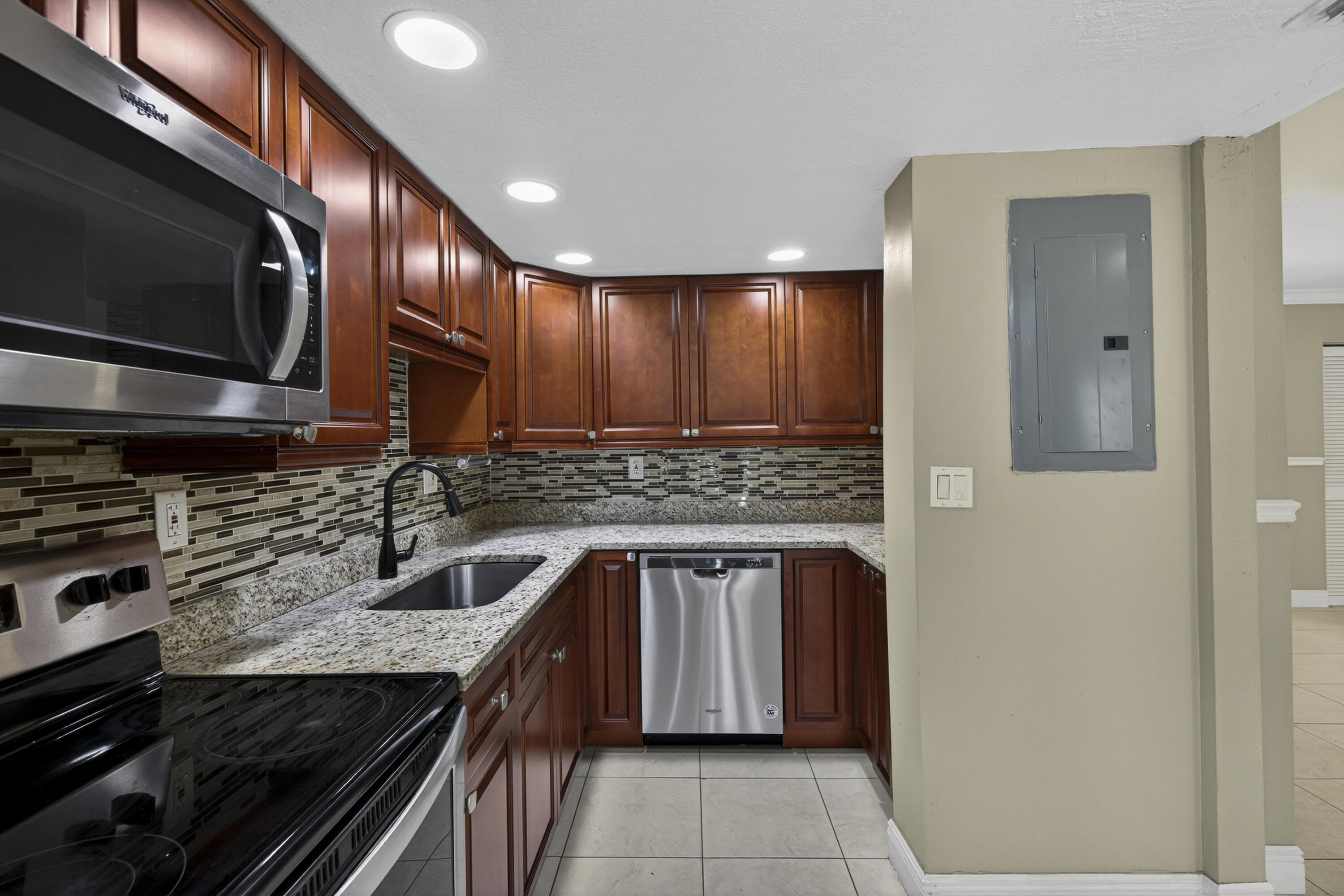 TOWNHOMES OF ORIOLE II - Residential