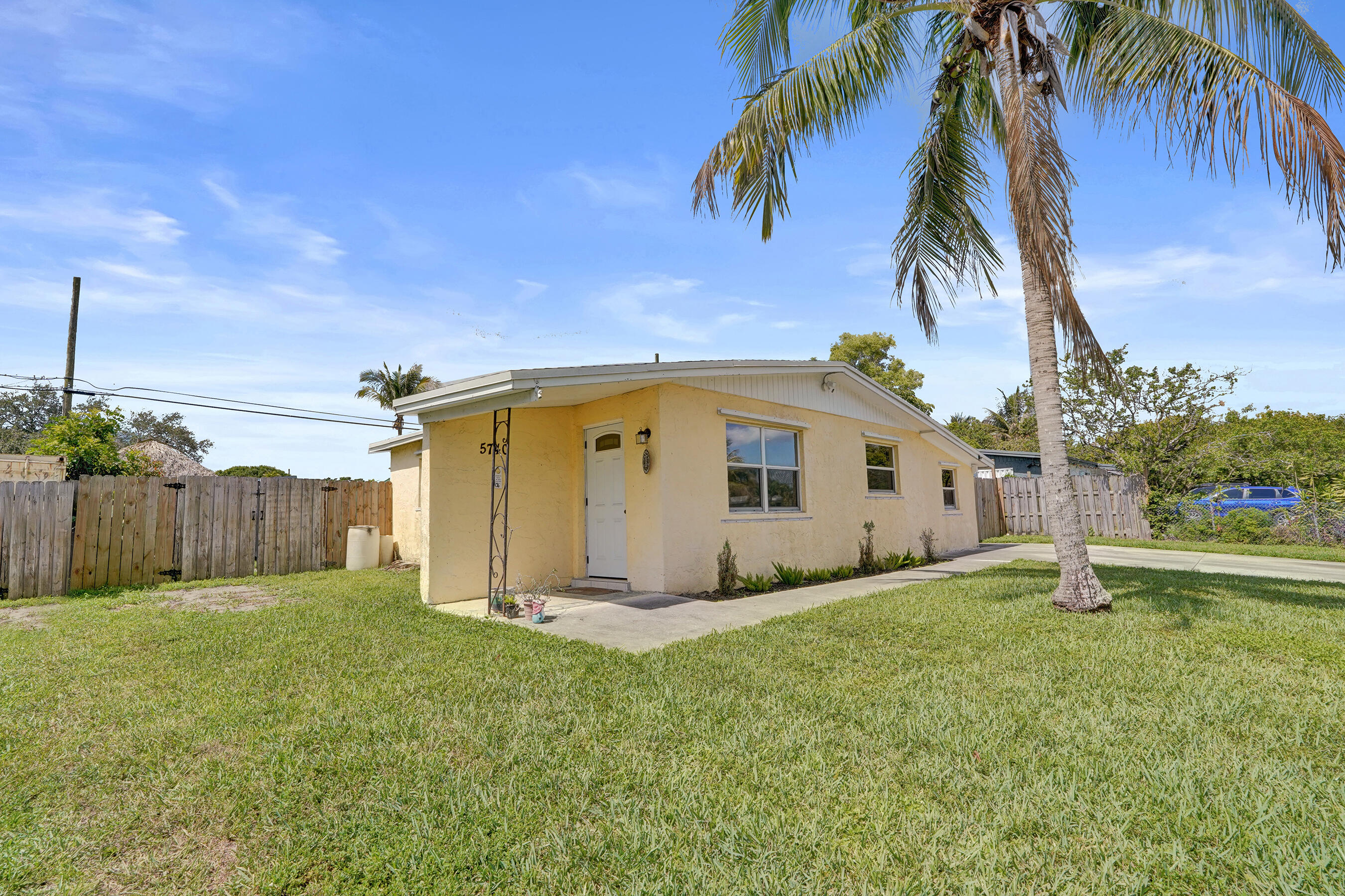5740 SW 38th Street