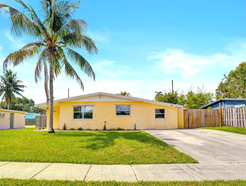 Photo of 5740 SW 38th Street, Davie, FL 33314 (MLS # B26030122)