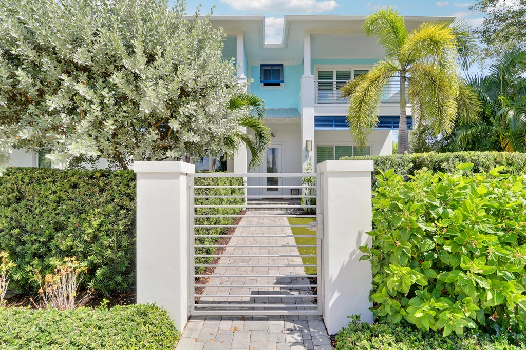 Photo of 513 SW Ocean Boulevard, Stuart, FL 34994 (MLS # B26069568)