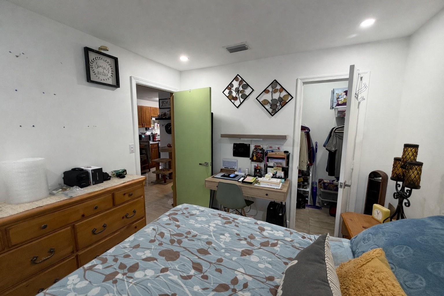 Waverly Place 2-19 D - Residential Lease