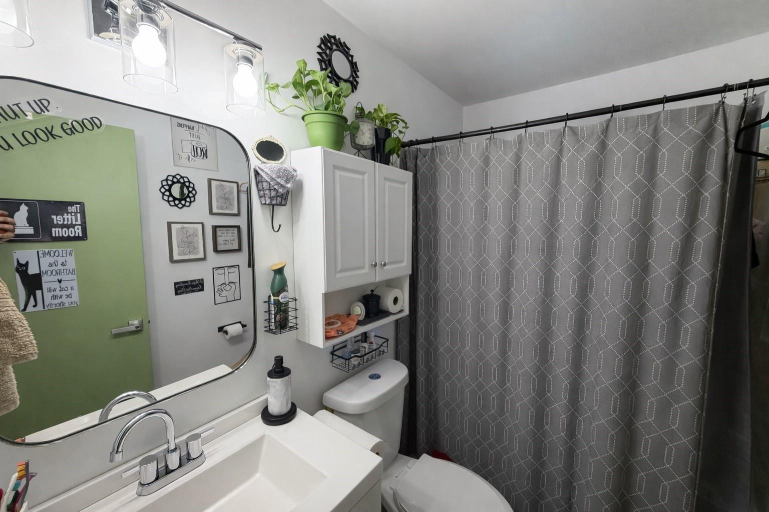 Waverly Place 2-19 D - Residential Lease