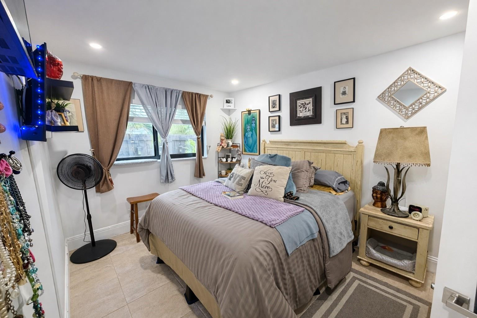 Waverly Place 2-19 D - Residential Lease