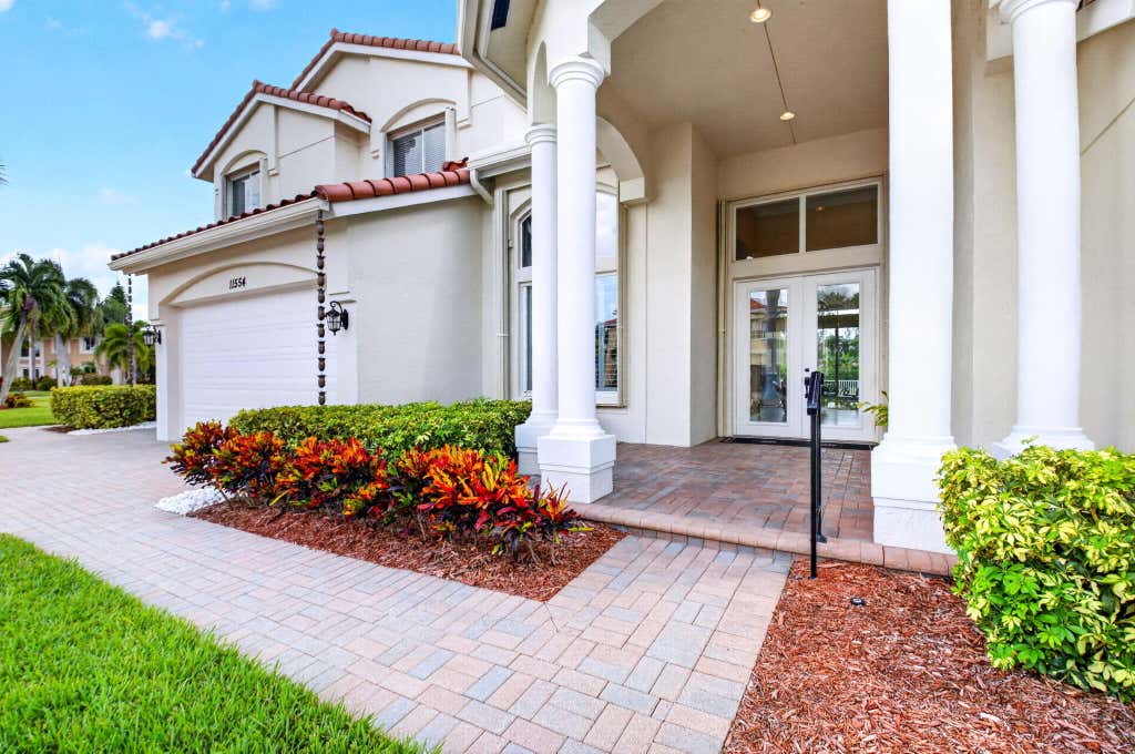 Photo of 11554 Knightsbridge Place, Wellington, FL 33449 (MLS # B26066986)