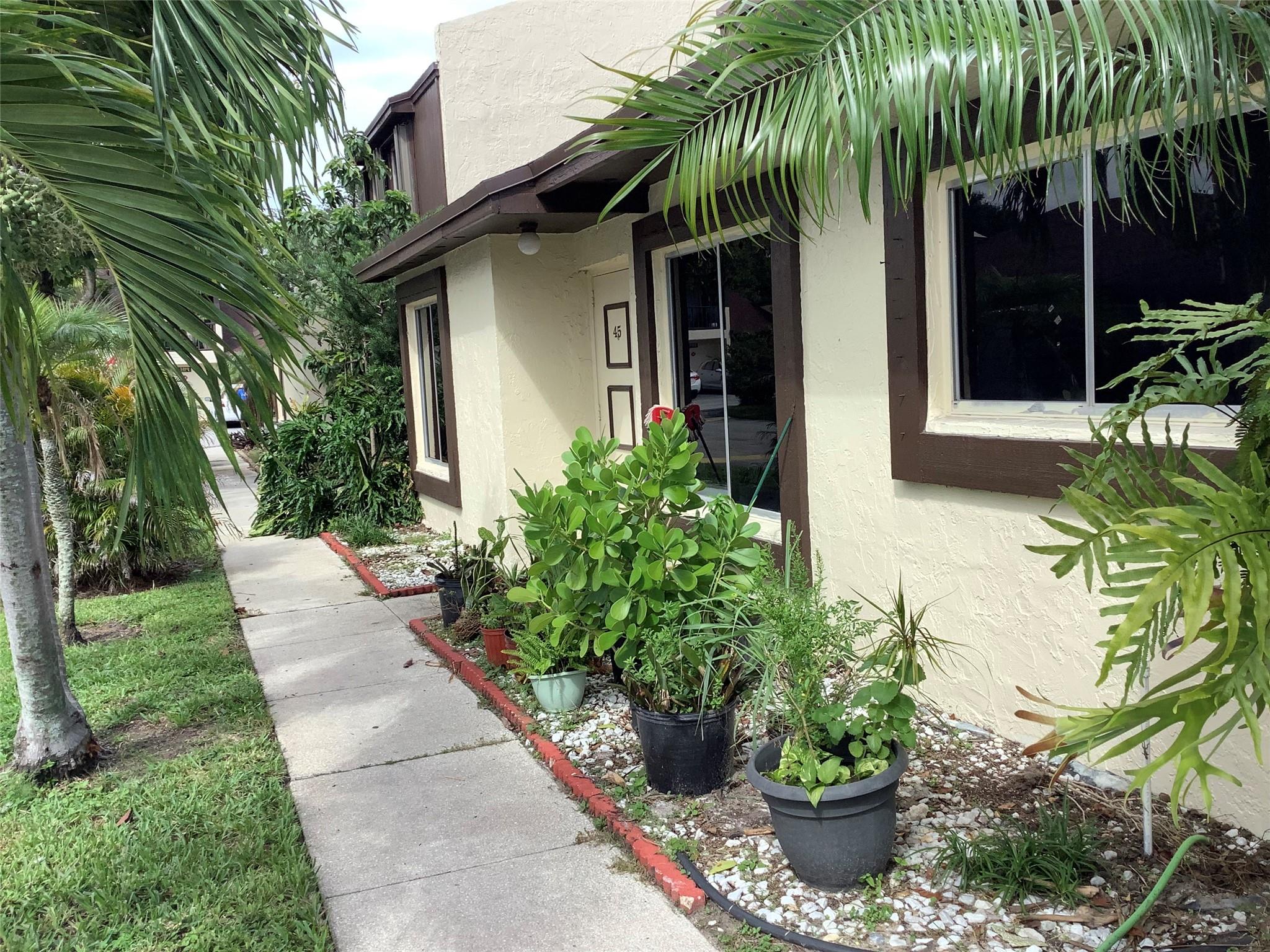 Forest Condo 01-03 - Residential Lease