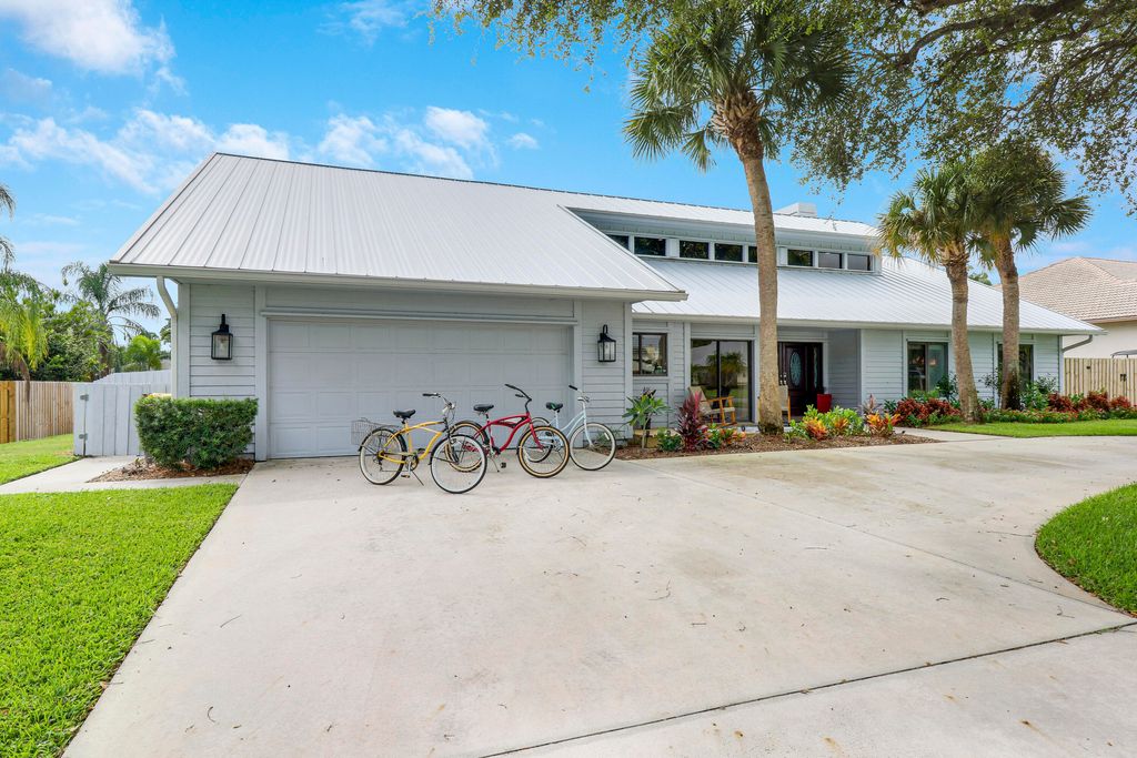Photo of 8422 SE Quail Ridge Way, Hobe Sound, FL 33455 (MLS # R10923130)