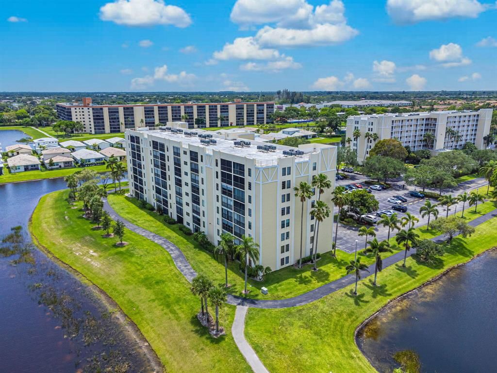 Photo of 7260 Kinghurst Drive #306, Delray Beach, FL 33446 (MLS # R10887574)