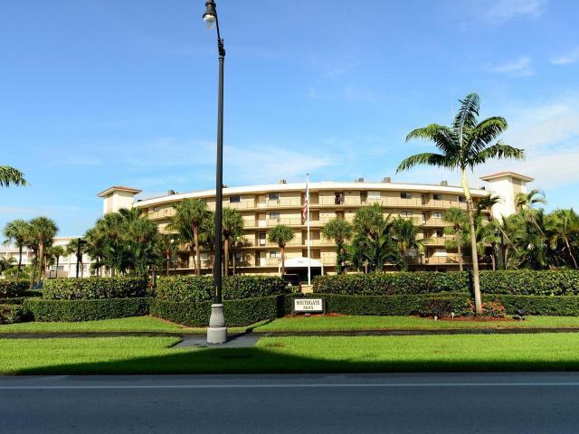 This 2/2 unit with magnificent garden views is available. This is an unfurnished unit. New Appliances, there is deeded beach access. A must-see unit. New laminate flooring in bedrooms installed.