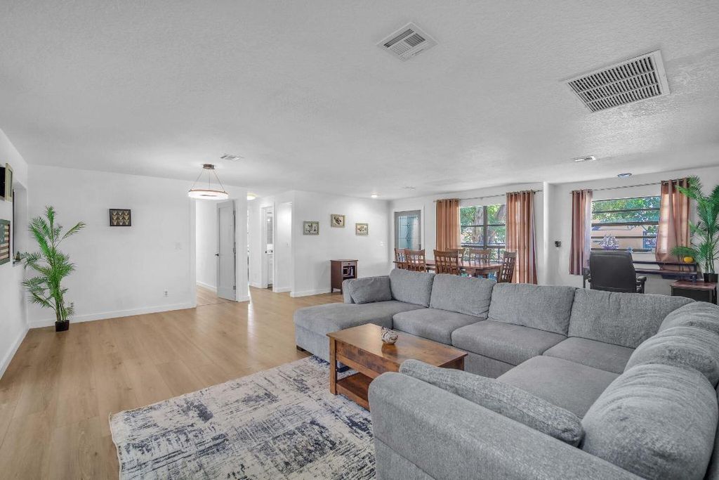 Photo of 3585 Dunes Road, Palm Beach Gardens, FL 33410 (MLS # R10979202)