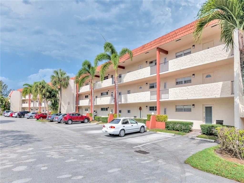 Photo of 9800 N Hollybrook Lake Drive #202, Pembroke Pines, FL 33025 (MLS # F10532815)