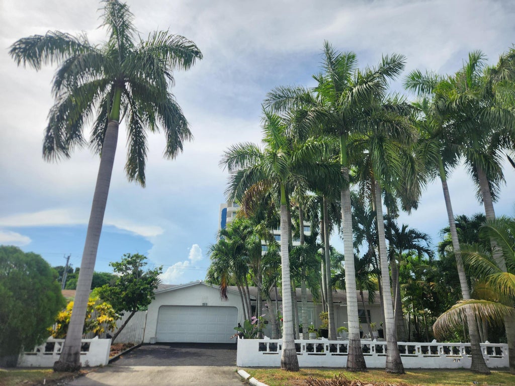 Photo of 225 S SEQUOIA Drive, West Palm Beach, FL 33409 (MLS # B26073484)
