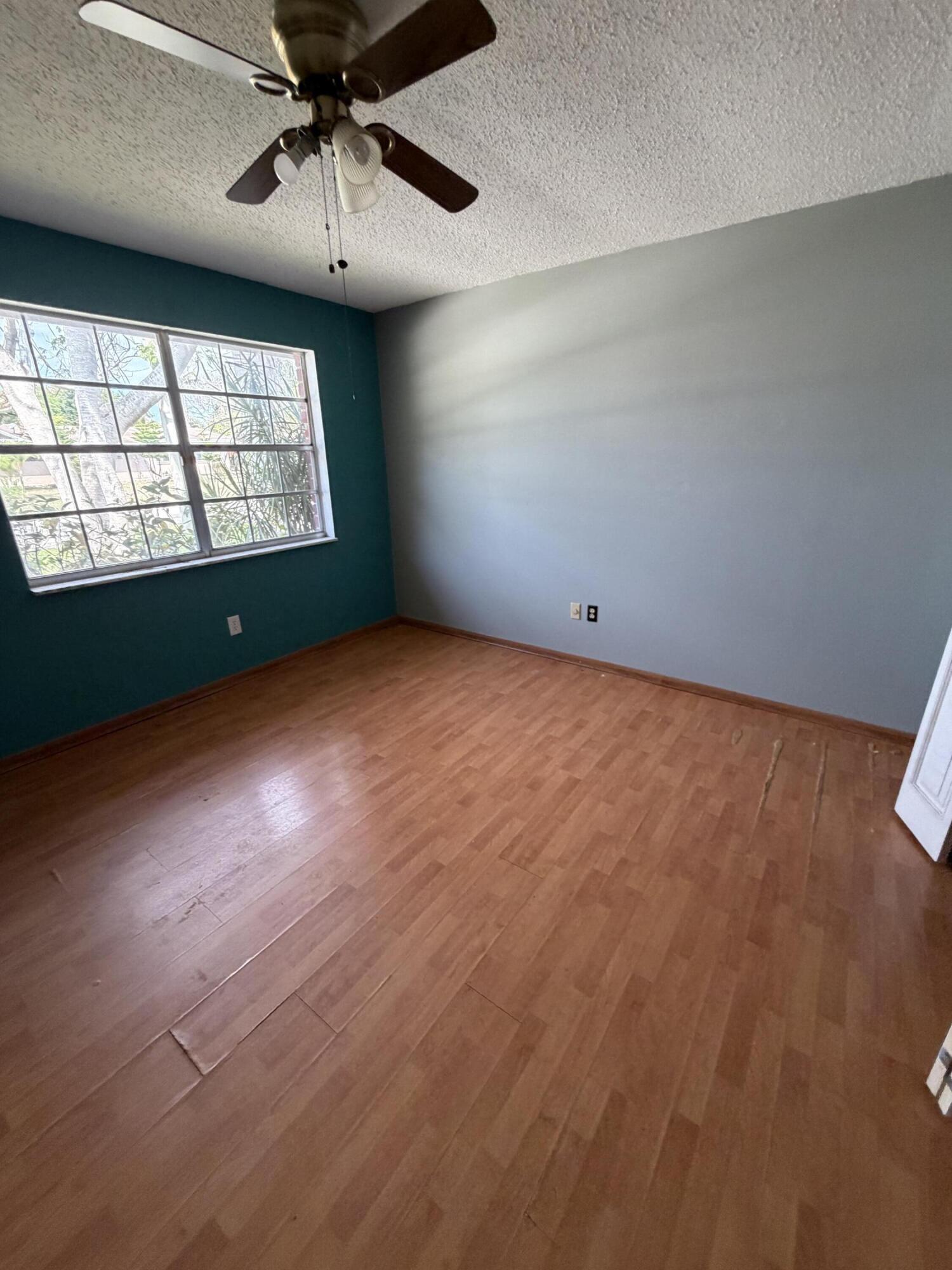 Properties 104 W Swan Pkwy Parkway W
