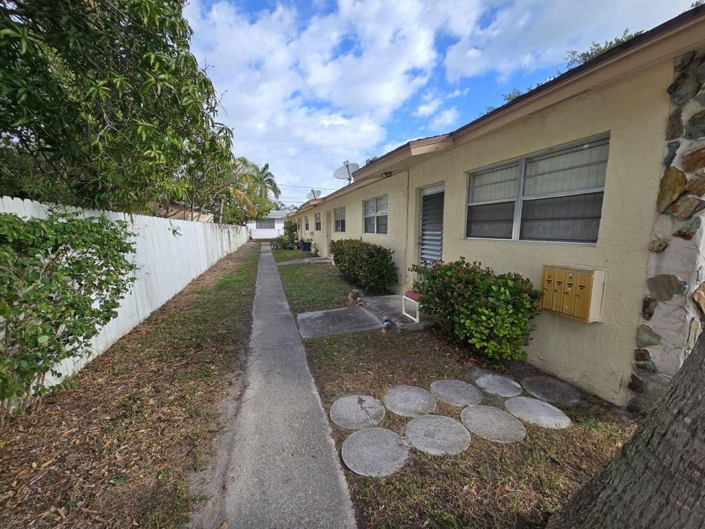Photo of 1212 15th Avenue N #4, Lake Worth Beach, FL 33460 (MLS # R11074509)