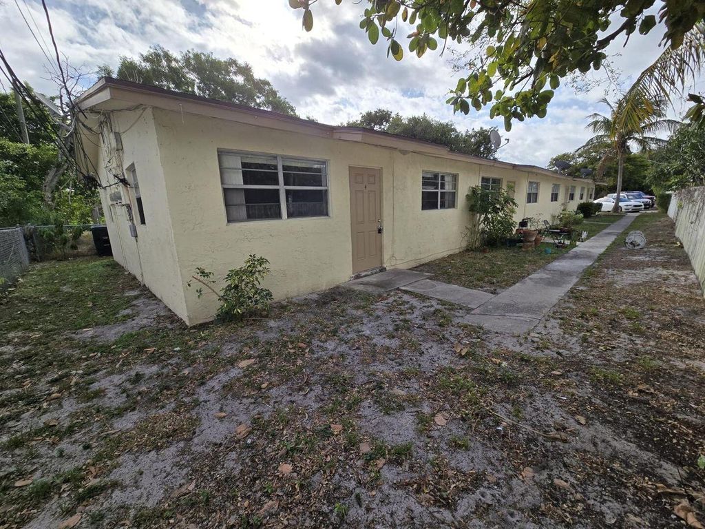 Photo of 1212 15th Avenue N #4, Lake Worth Beach, FL 33460 (MLS # R11074509)
