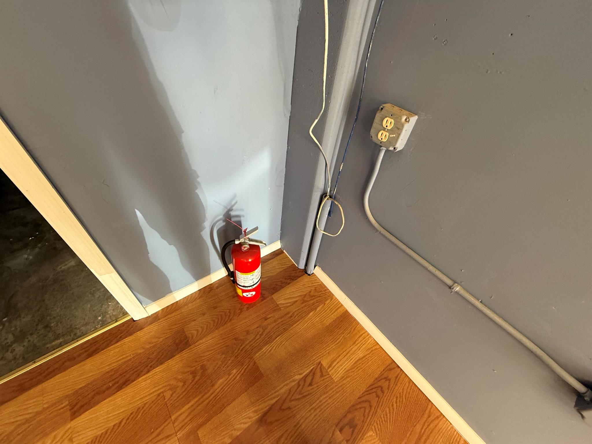 CONTRACTORS BUSINESS PARK - Commercial Lease