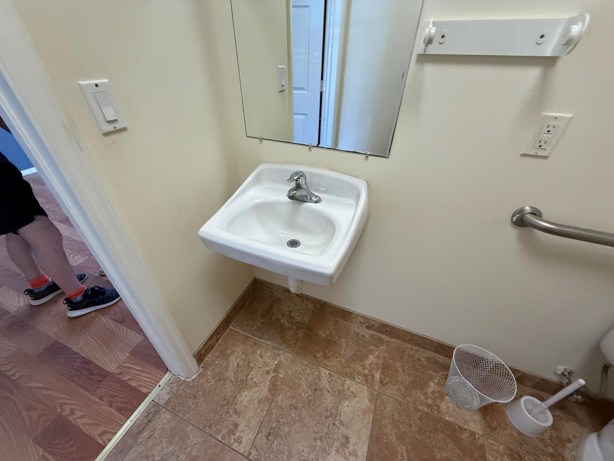 CONTRACTORS BUSINESS PARK - Commercial Lease