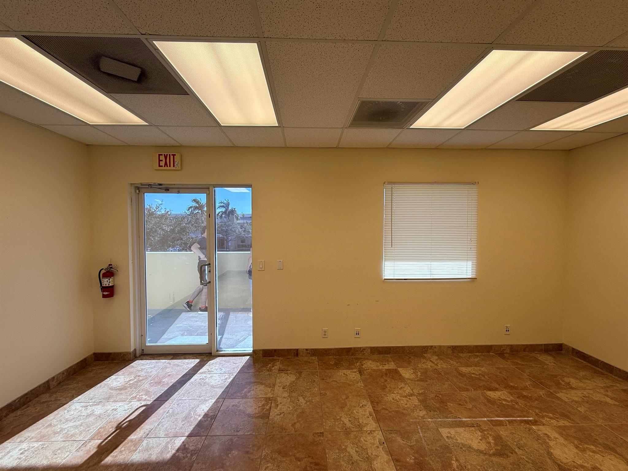 CONTRACTORS BUSINESS PARK - Commercial Lease