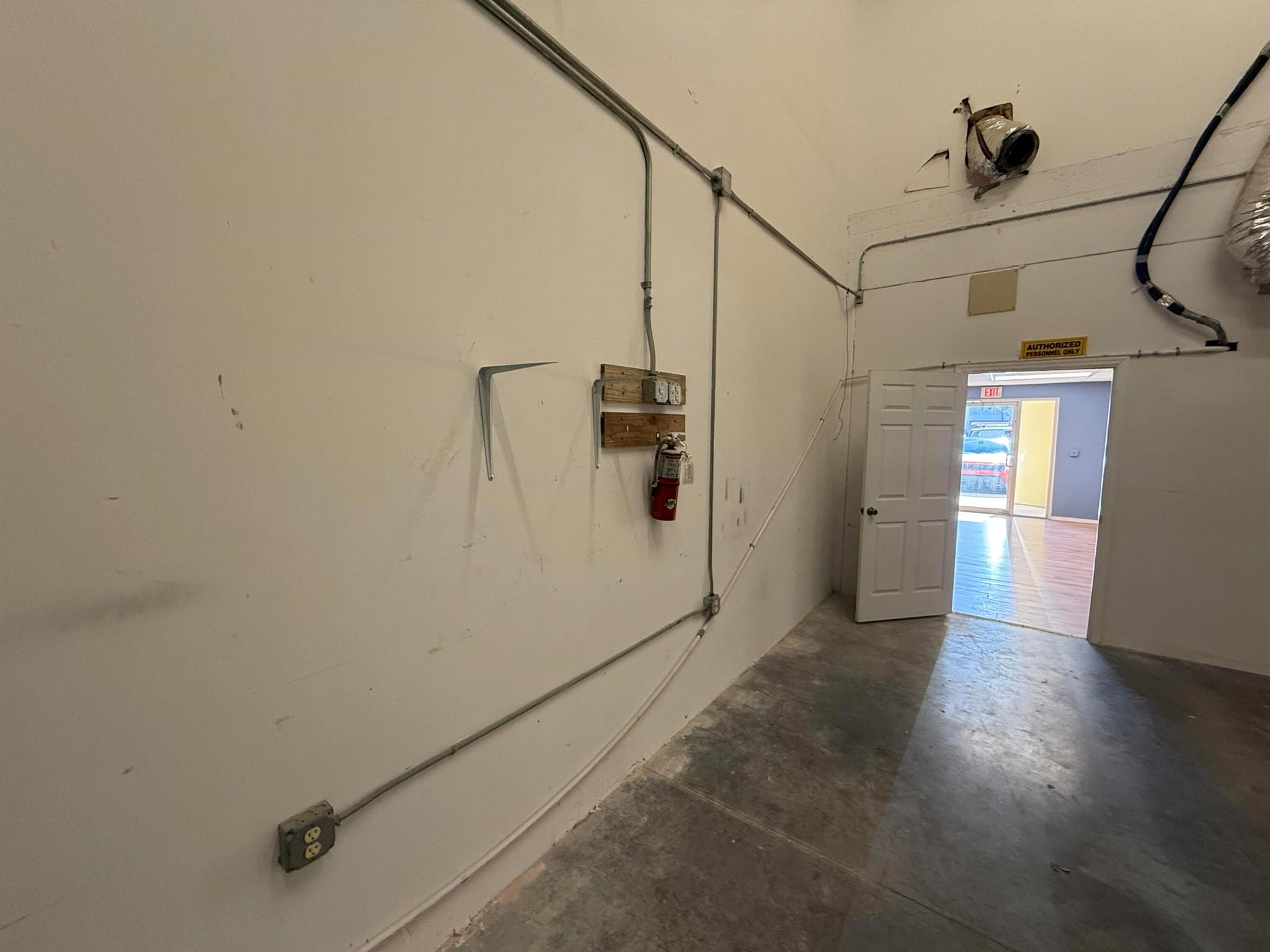 CONTRACTORS BUSINESS PARK - Commercial Lease