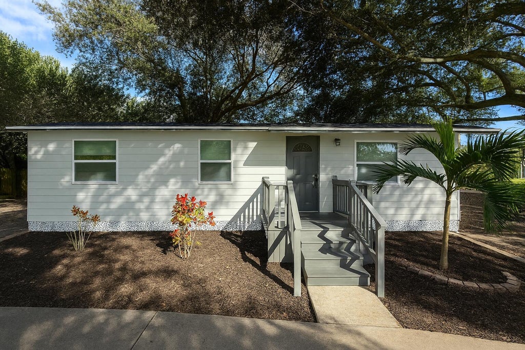 Photo of 930 10th Court SW, Vero Beach, FL 32962 (MLS # R11136421)