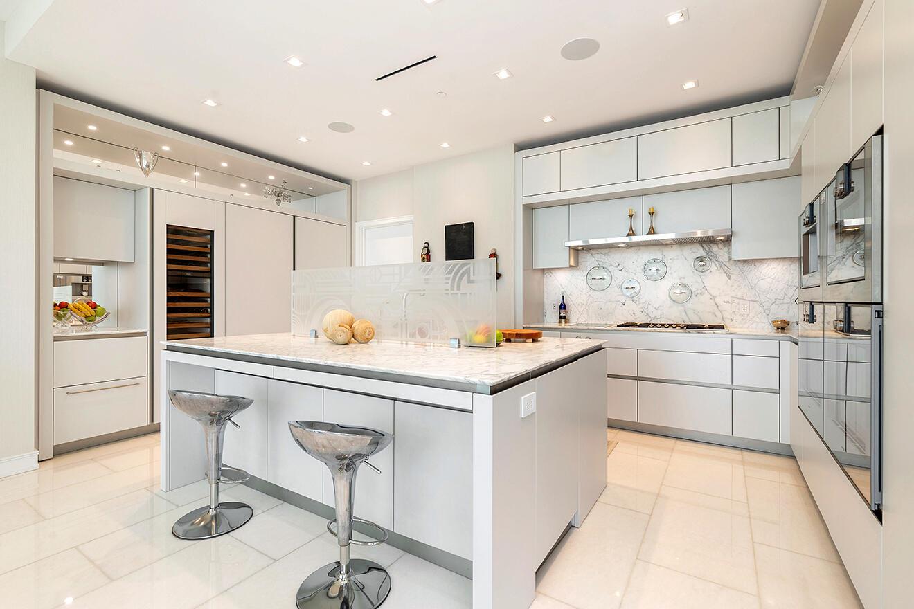 BRISTOL CONDO - Residential