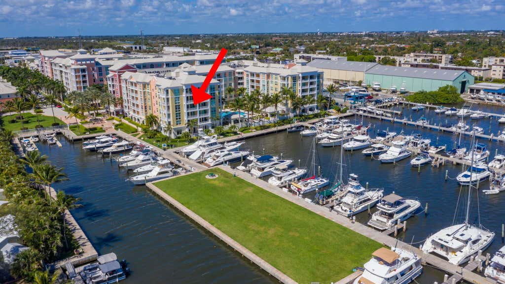 Photo of 806 E Windward Way #424, Lantana, FL 33462 (MLS # B26065407)