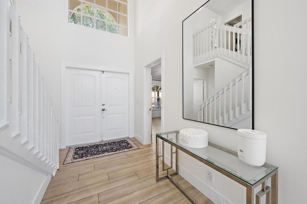 Photo of 10101 Oak Bark Lane, Palm Beach Gardens, FL 33410 (MLS # B26025634)
