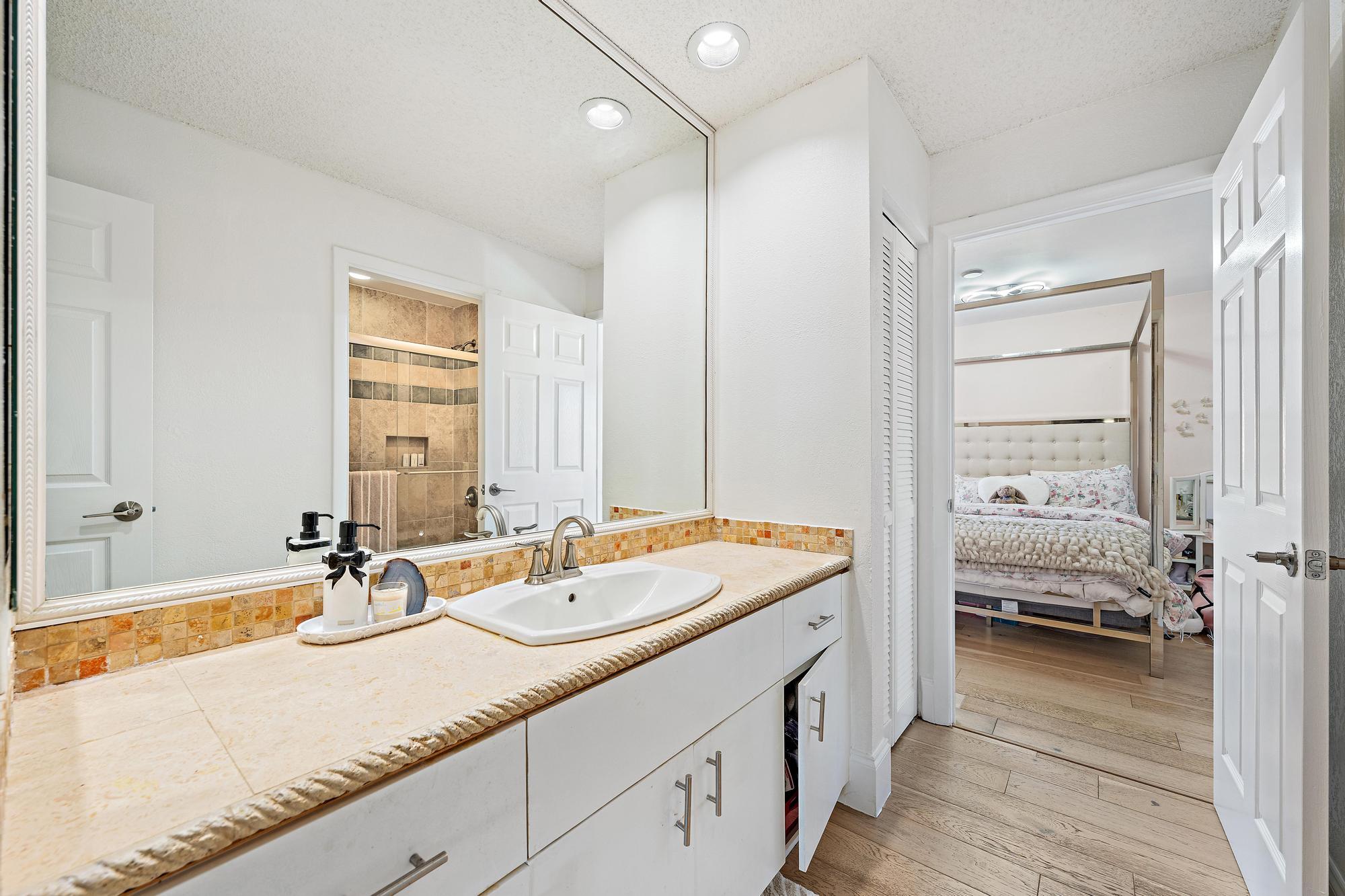 SIENA OAKS - Residential