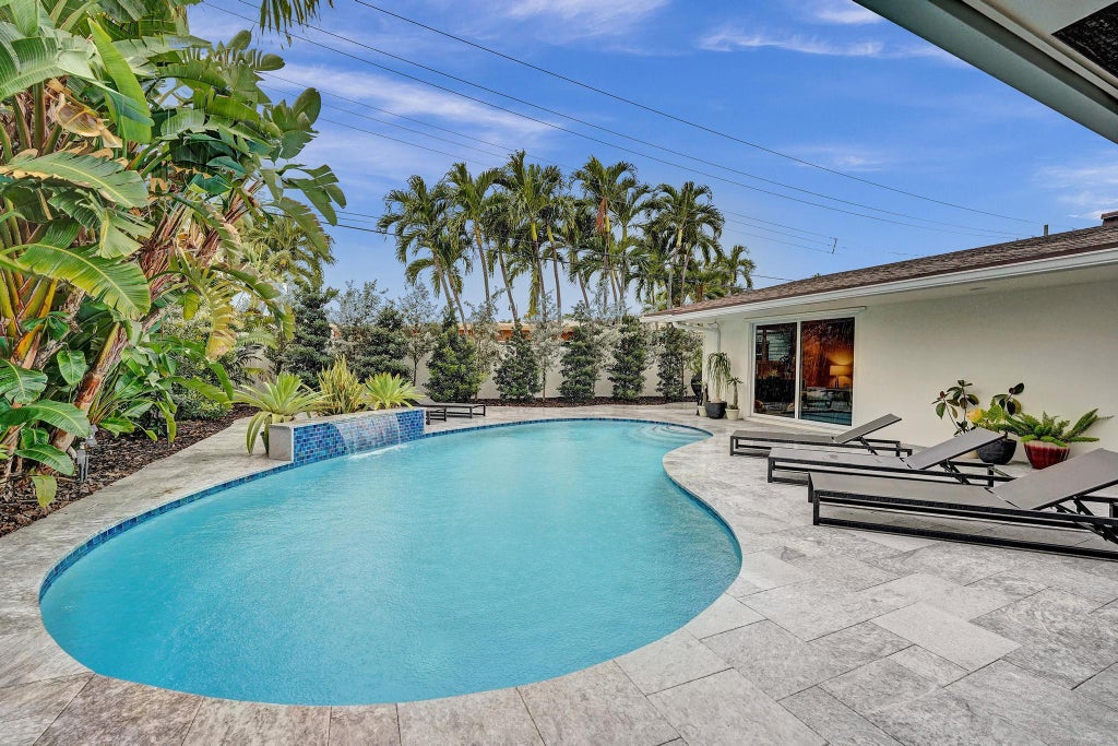Photo of 2030 NE 62nd Street, Fort Lauderdale, FL 33308 (MLS # B26093762)