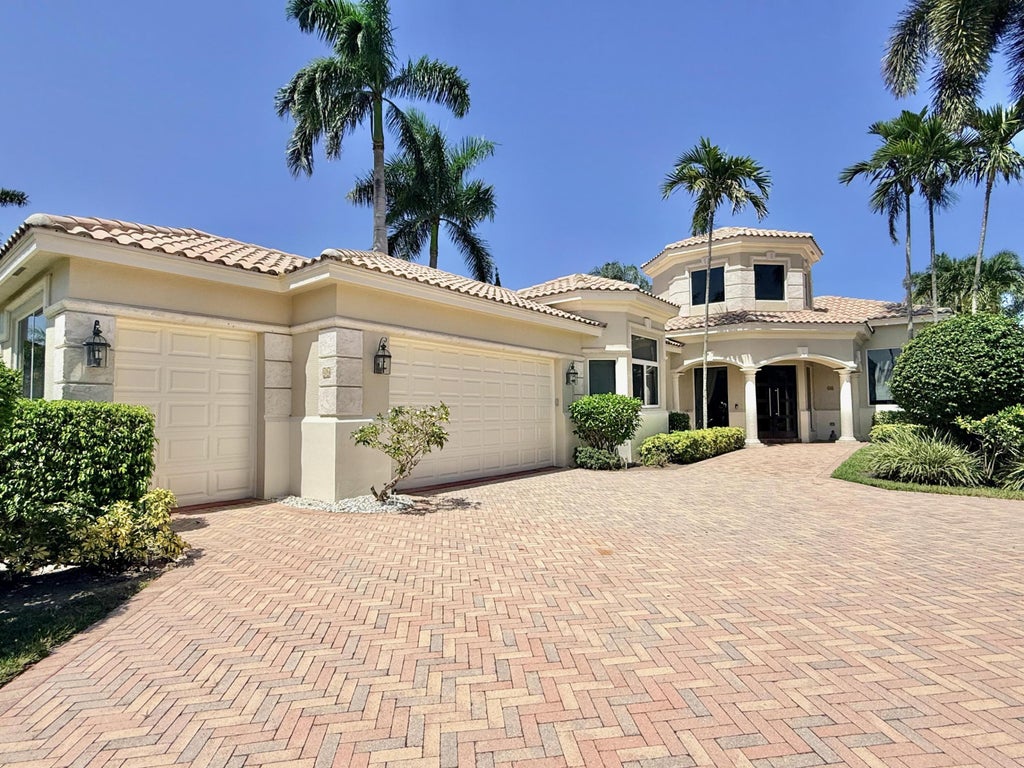 Photo of 46 ISLAND Drive, Boynton Beach, FL 33436 (MLS # B26083186)