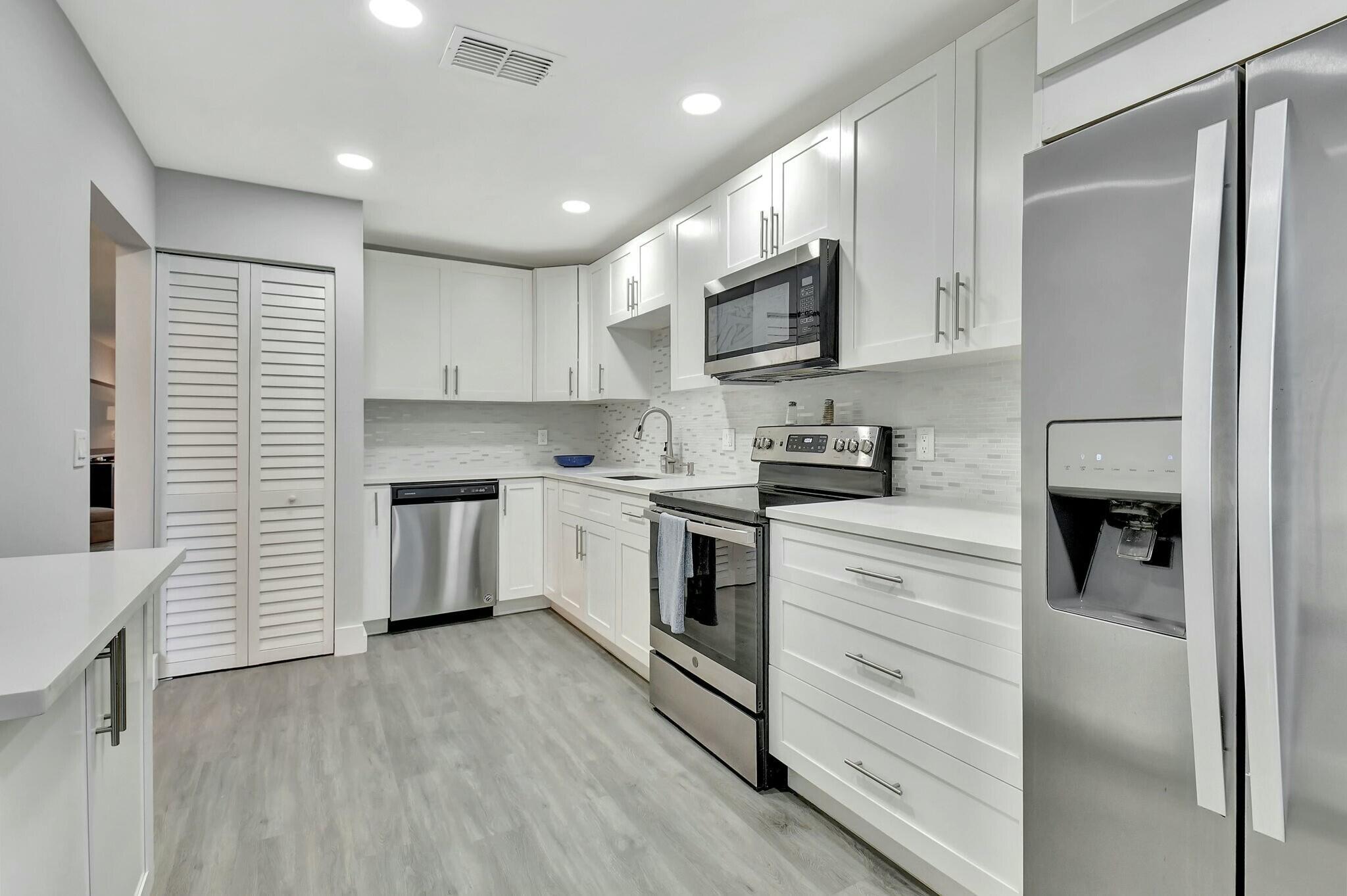 SOUTHPORT AT HUNTERS RUN - Residential
