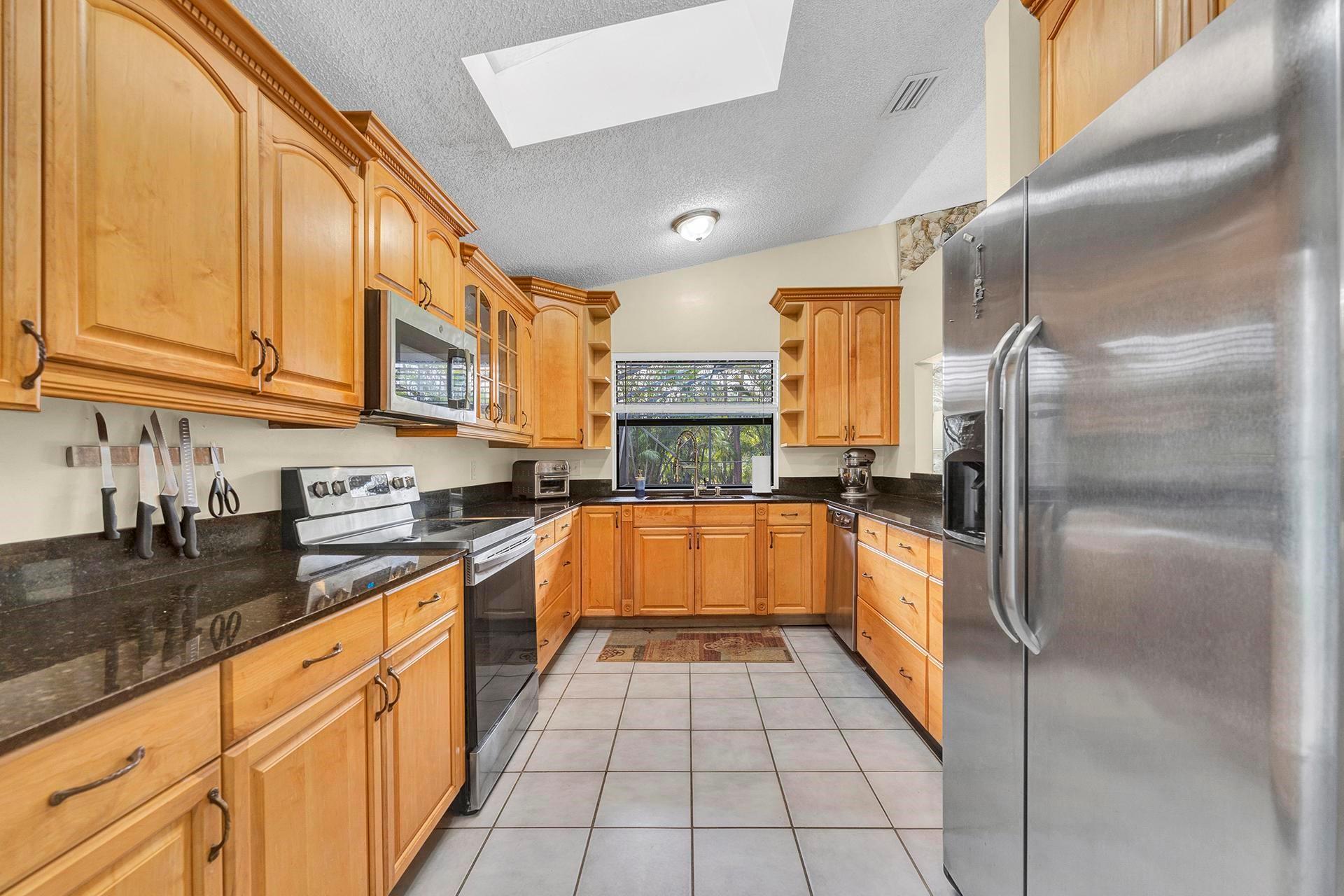 10998 NW 1st Manor