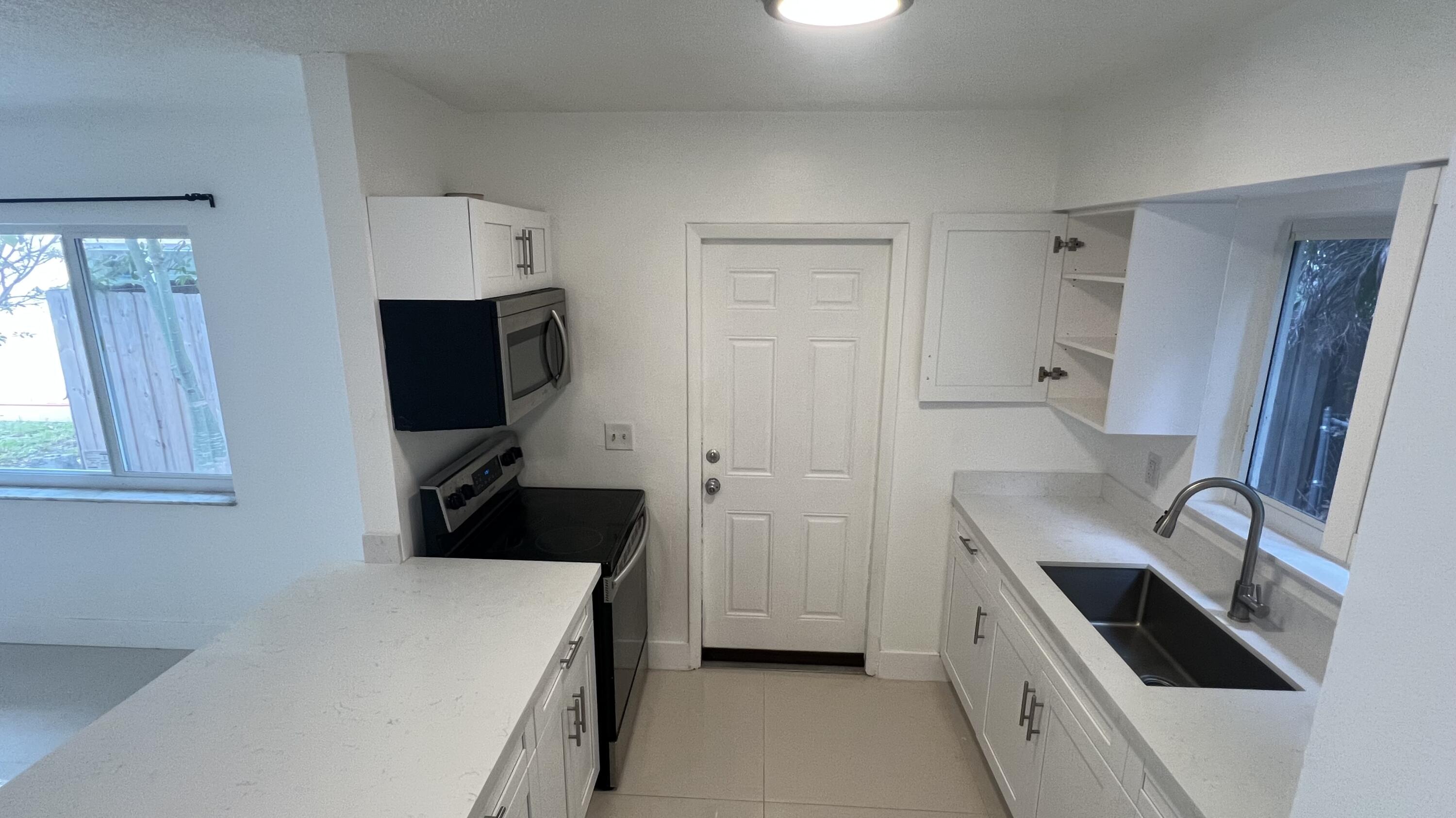 220 SE 22nd Avenue 3