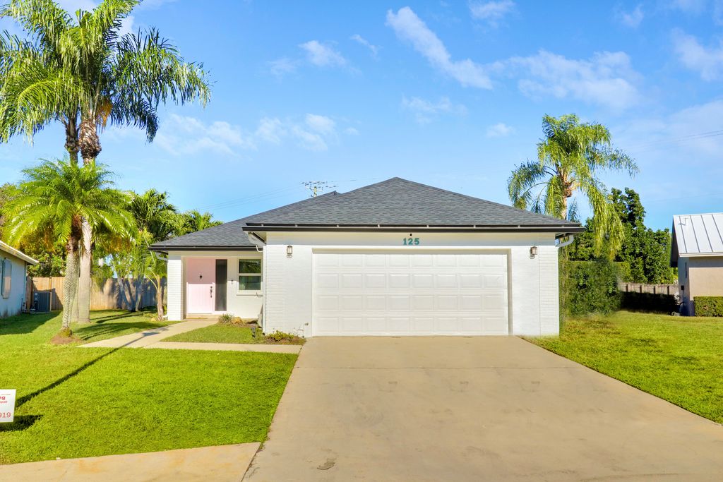 Photo of 125 Arrowhead Circle, Jupiter, FL 33458 (MLS # R11162901)