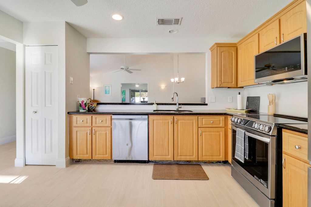 Photo of 125 Arrowhead Circle, Jupiter, FL 33458 (MLS # R11162901)