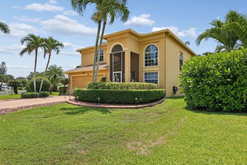 Photo of 6205 Lansdowne Circle, Boynton Beach, FL 33472 (MLS # B26042700)