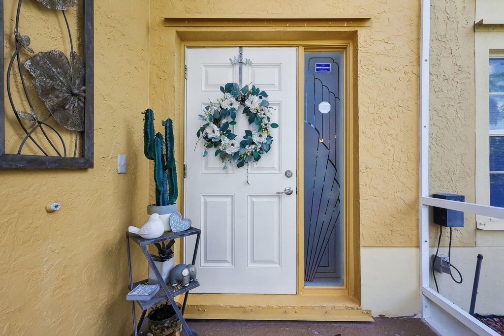 Photo of 6205 Lansdowne Circle, Boynton Beach, FL 33472 (MLS # B26042700)